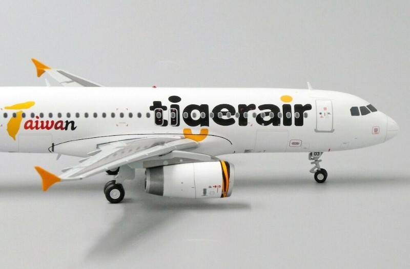 Airbus A320 Tigerair Taiwan with stand | Modelsnavigator.com